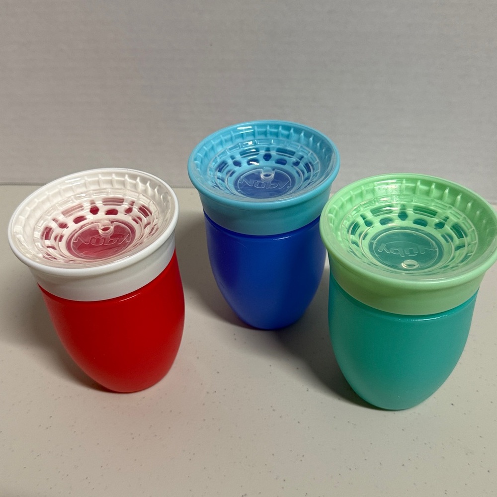 Nuby’s 360 Wonder Cup set of three cups transition from bottle to cup 7oz NWOT